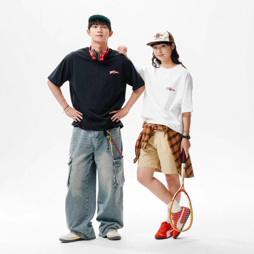 【P-2547】復古徽章印花圓領棉短袖T恤（男女同款）